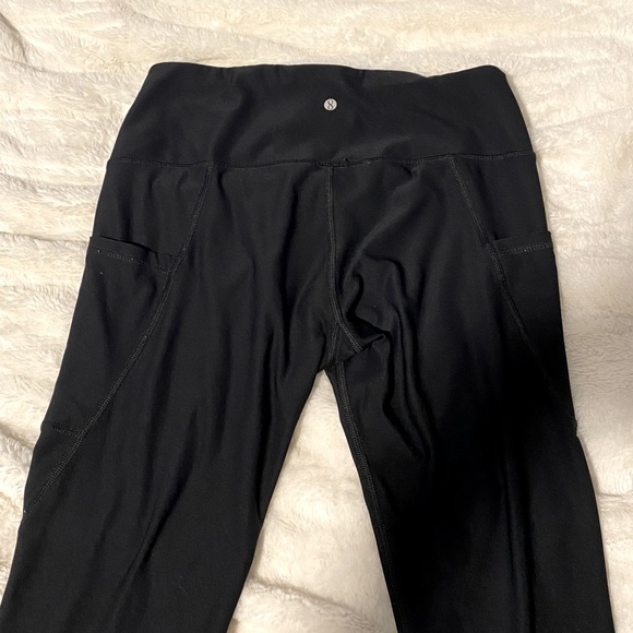 Leggings with pockets! - Picture 3 of 3